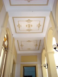 Ornamentación interior en techos. Nivel Inicial del Establecimiento Nro. 8 Maestras Lucio Lucero.