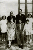 Don Pedro Borsotto, su señora, Doña Catalina Grosso y sus cuatro hijos. 
